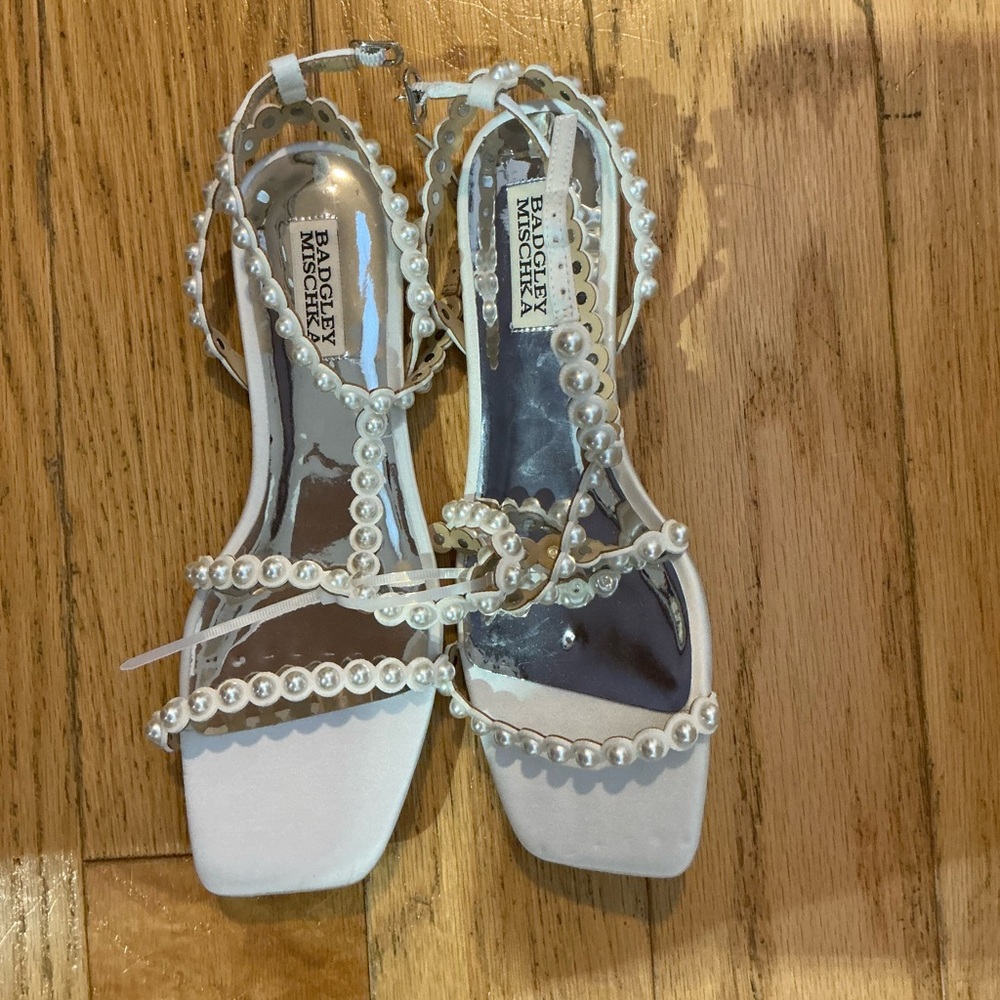 Badgley Mischka White Pearl Embellished Women's Sandals